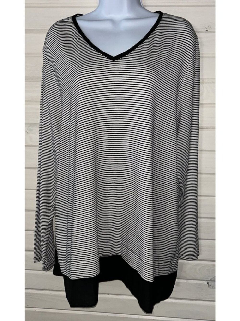 CHICOS Sz 3 (XL) Black Striped Top Woven Trim Knit V-Neck Rayon Stretch EUC